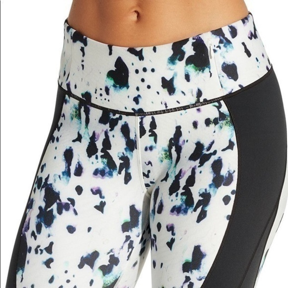 CALIA Black White Essential Printed Spliced Capris